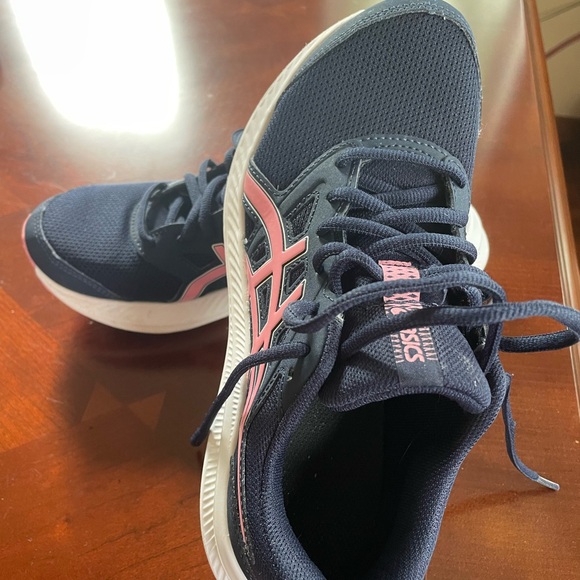 Ladies Sz 7 ASICS Runners - Picture 4 of 13